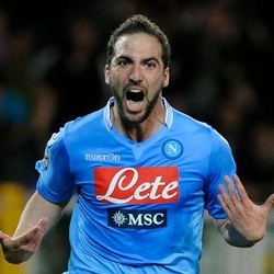 Hat-trick Higuain yang Lampaui Catatan Maradona di Napoli
