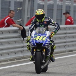 Rossi Terkendala Ban Depan