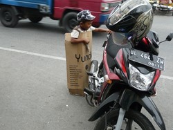 Kisah Riki, Bocah 5 Tahun yang Terpaksa Jadi Tukang Parkir