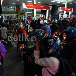 Pertamina: 3 Tahun Lalu Tak Ada Antrean Panjang di SPBU
