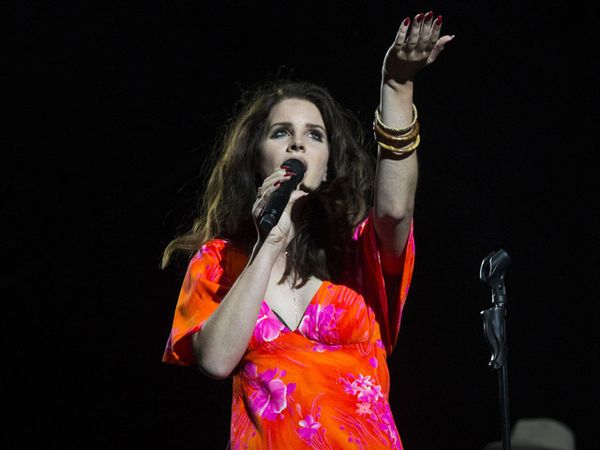 Lana Del Rey Berbunga di Festival Musik Coachella