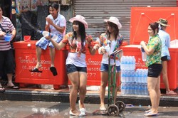 Basah, Basah, Basah di Festival Songkran Thailand