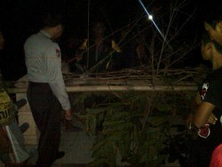 Gagal Nyaleg, Tim Sukses Blokir Jembatan Antar Desa