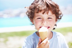 Benarkah Konsumsi Es Krim Bikin Anak Batuk?