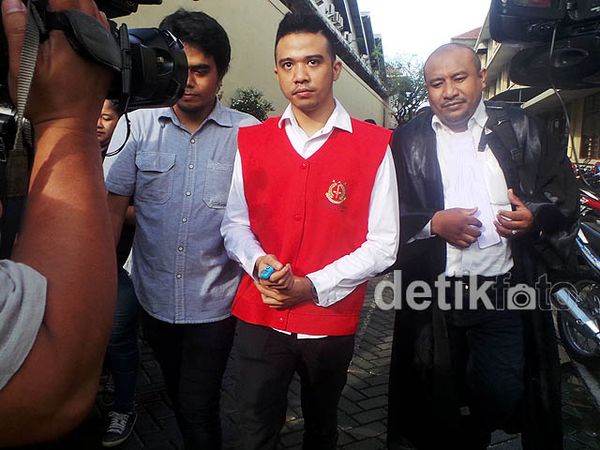 Sidang Vonis Roby Geisha Ditunda