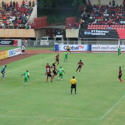 Persipura Tundukkan Persebaya 2-1