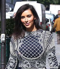 Ketika Rambut Kim Kardashian Terlihat Kering dan Mengembang