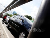 Besi Pagar Pembatas Jalan Raib