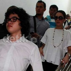 Maia Kembali Dampingi Dul Jalani Sidang