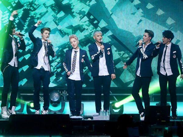 Aksi Energik EXO di EXO Comeback Showcase