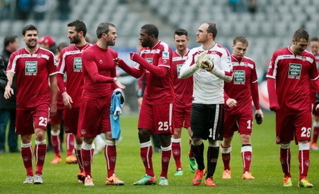 Kaiserslautern Pergi ke Munich Bukan untuk Bertukar Kaus