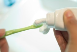 Hati-hati, Sering Berganti Pasta Gigi Berisiko Sariawan lho