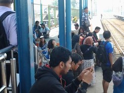KRL di Bekasi Sering Telat Karena Masih Gunakan Rel Bersama