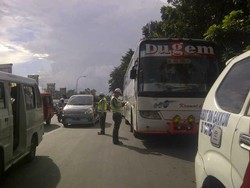 Angkutan Umum yang Naik dan Turunkan Penumpang di GT Pd Pinang Ditilang