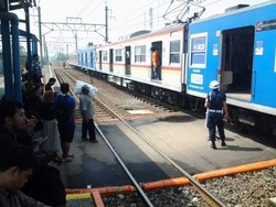Imbas Aksi Blokir Rel di Bekasi, Penumpang di Stasiun Kranji Tak Terangkut