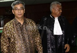 Ngebetnya Akil Mochtar Minta Uang Rp 3 M ke Bonaran Situmeang