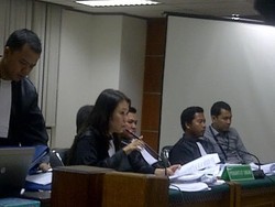 Rekening Gaji Ditelisik Jaksa, Akil Mochtar Sewot