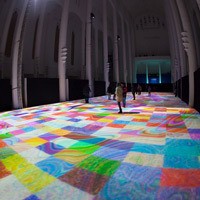 Instalasi Karpet Bercahaya di Lorong Gereja