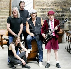 Pendiri Band Sakit, AC/DC Tidak Bubar!