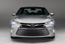 Toyota Camry Tampil Lebih Mewah