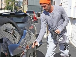 David Beckham Kini Tunggangi Jaguar F-Type