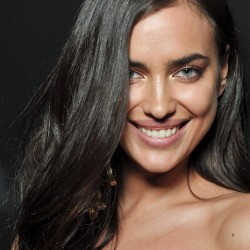 Irina Shayk, Model Seksi yang Jago Main Musik