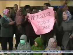 Tuntut Uang Tunjangan Persidangan Pegawai Pengadilan Mogok Kerja