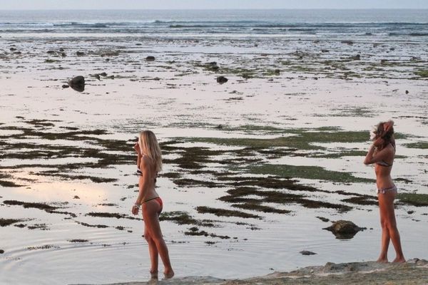 Ketika Para Bule Jatuh Cinta dengan Pantai G-Land