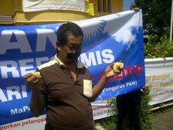 Demo Sendirian, Eks Aktivis PAN Desak Kasus Duit Rp 510 Juta Dituntaskan