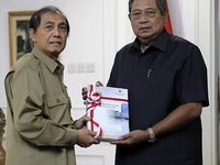 BPK Serahkan HPS II Tahun 2013
