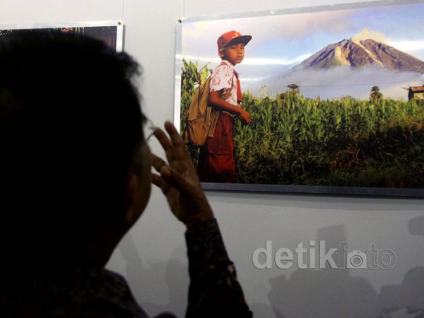 Launching Buku dan Pameran Foto Sinabung Kelud Launching Buku dan Pameran Foto Sinabung Kelud