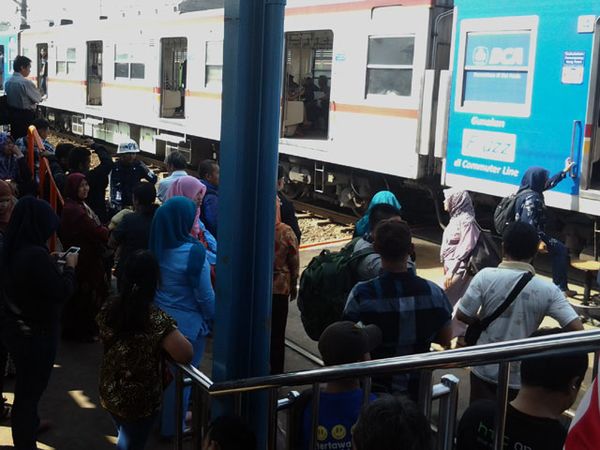 Stasiun Bekasi Diblokir, Kranji Penuh Penumpang