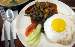 Mamak Kitchen: Hidangan Thailand, Malaysia, dan Singapura dalam Satu Atap