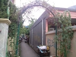 Tinggal di Gang Sempit, Ini Cara Pak Raden Mengisi Usia Senja