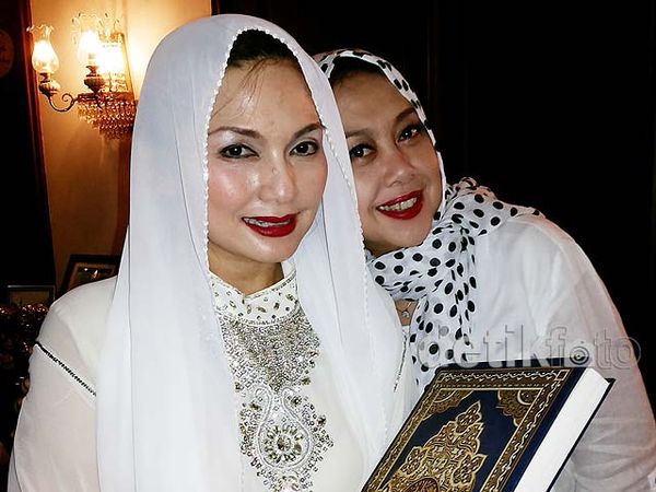 Ultah ke-50, Nia Daniati Gelar Pengajian