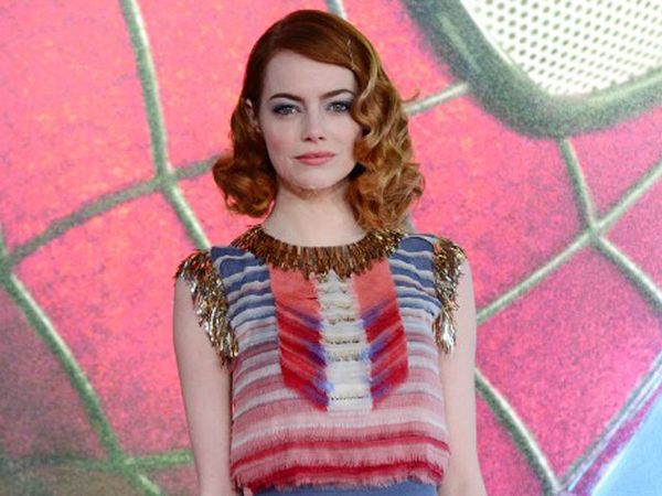 Emma Stone Cantik Berambut Ikal