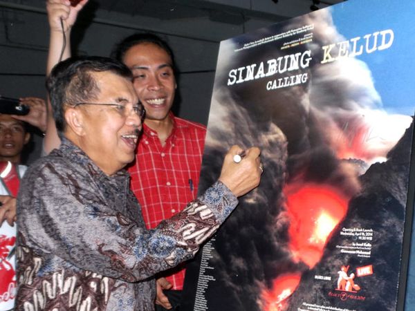 JK Buka Pameran Foto Sinabung Kelud Calling