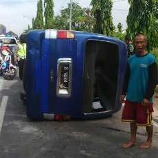 Mobil Rombongan Siswa TK Terguling