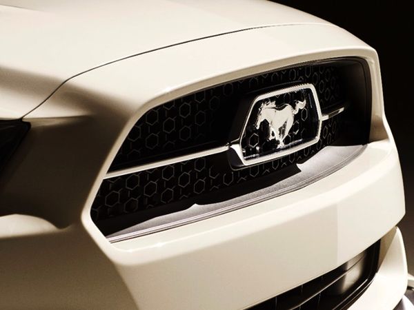 Ford Mustang Edisi 50 Tahun