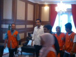Libur Safari Politik, Jokowi Terima 13 Pegawai Kebersihan di Rumah Dinas