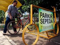 Halte di Bekasi Dilengkapi Tempat Parkir Sepeda