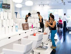 Blowtox, Salon yang Tawarkan Blow Rambut Sambil Suntik Botoks