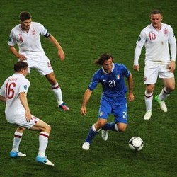 Hodgson Waspadai Ancaman Pirlo