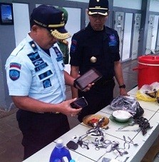 Geledah LP Sukamiskin, Petugas Temukan Komputer Tablet dan Sajam