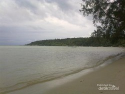 Liburan Panjang di Pantai Tambak Udang, Pulau Bangka