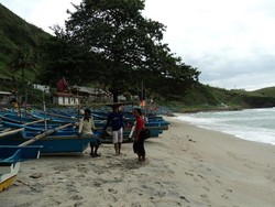 Liburan Panjang yang Santai di Pantai Menganti