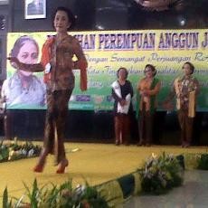 Puluhan Nenek di Jombang Ikut Lomba Fashion Peringati Hari Kartini