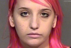 Pengaruh Ganja, Ibu Muda Taruh Bayinya di Atap Mobil yang Berjalan