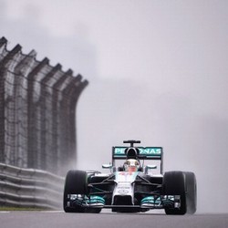 Pole Milik Hamilton, Red Bull di Posisi 2-3