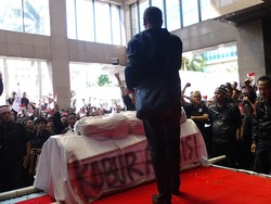 Seribuan Karyawan BTN Demo Tolak Akuisisi oleh Mandiri di Harmoni